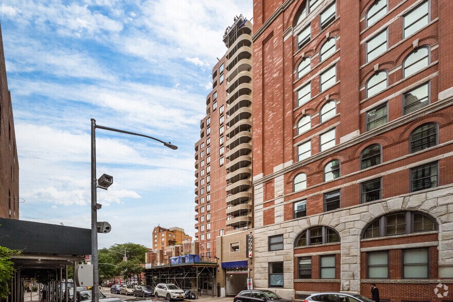 More Photos Of 140 Charles St, New York Apartments For Lease