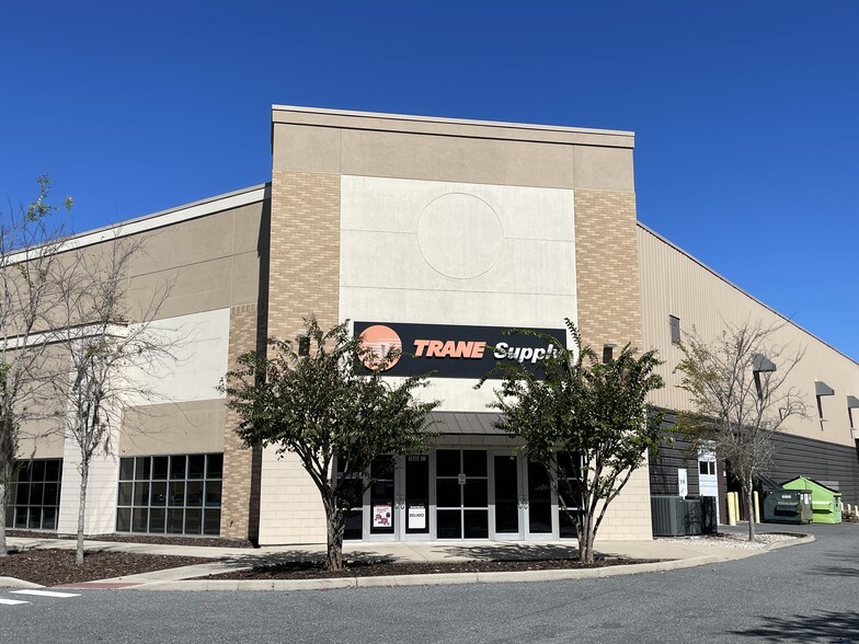 More Photos Of 5431 SW 35th Dr, Gainesville Showroom For Sale