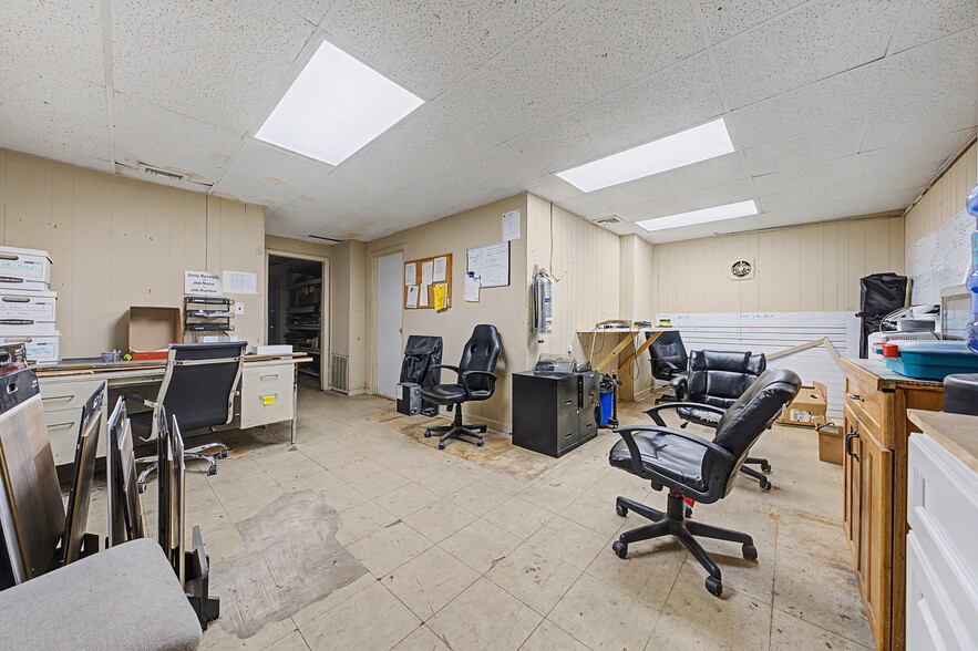More Photos Of 23 Malcolm St, Morristown Industrial For Sale