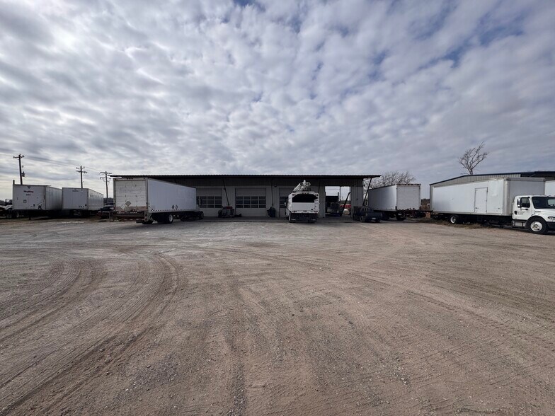 More Photos Of 9701 E Highway 67, Alvarado Service For Sale