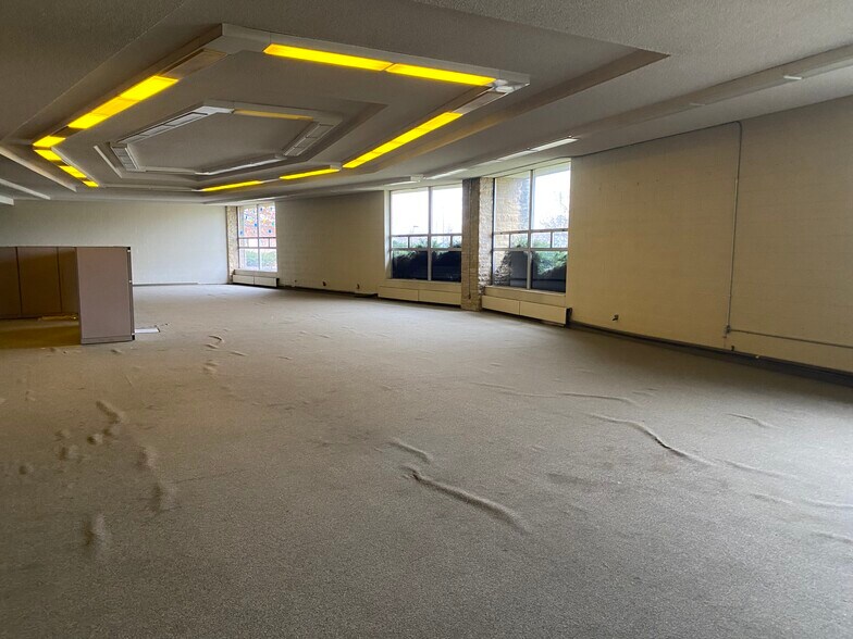 More Photos Of 15601 Northline Rd, Southgate Schools For Sale