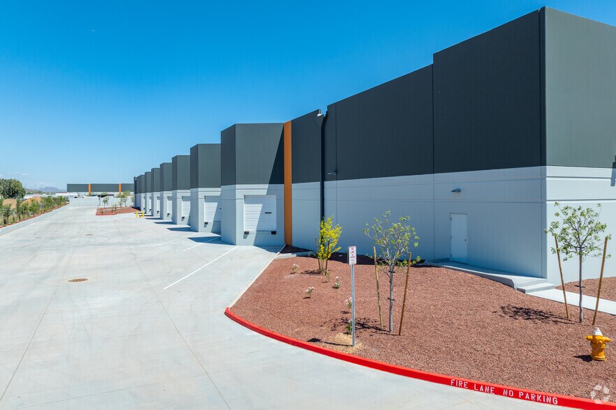 More Photos Of 1750 W Alameda Rd, Phoenix Distribution For Sale