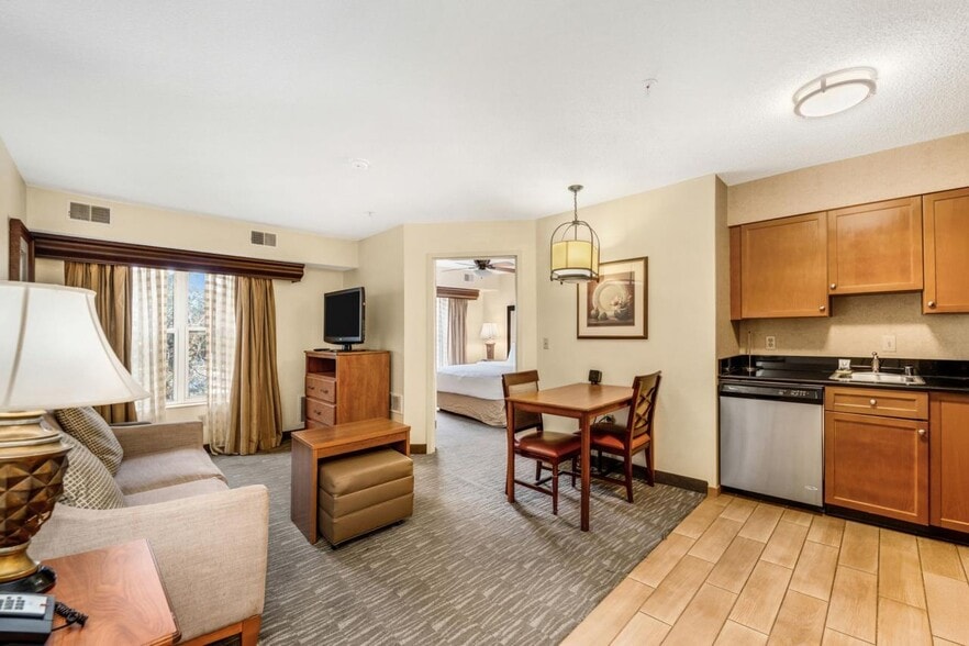 More Photos Of 9169 Markville Dr, Dallas Hotel For Sale