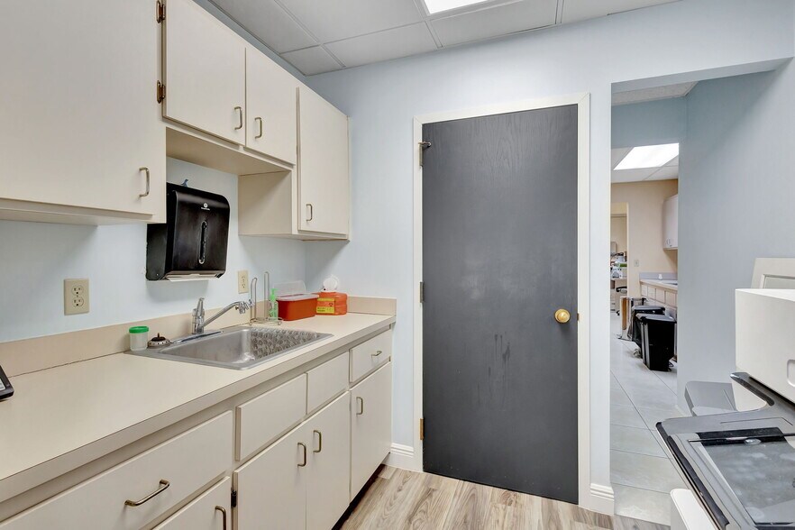 More Photos Of 13005 Southern Blvd, Loxahatchee Groves Medical For Sale