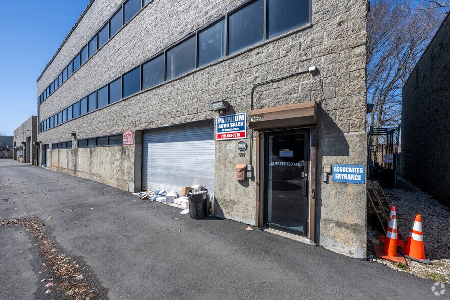 More Photos Of 98 Wakefield Ave, Staten Island Light Manufacturing For Lease