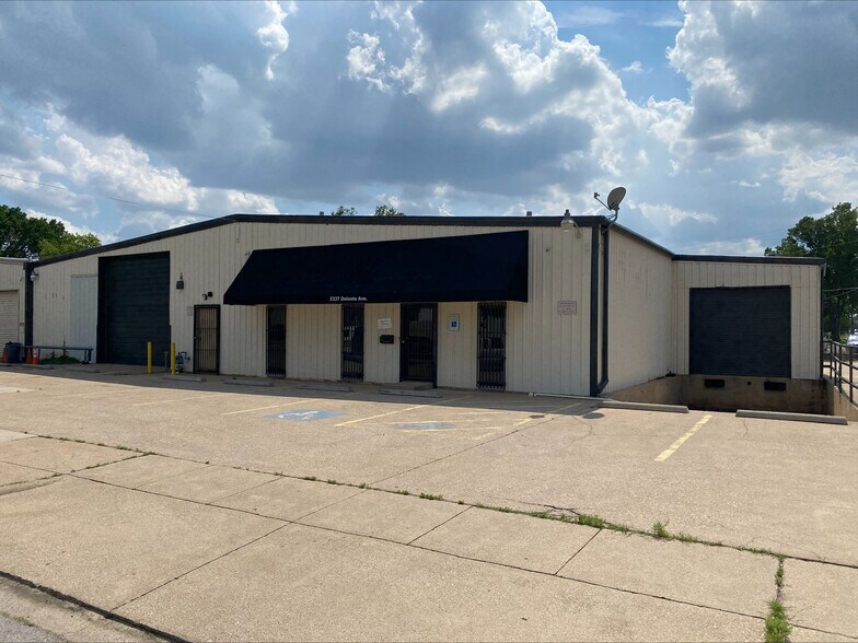 More Photos Of 2333-2337 Delante St, Haltom City Warehouse For Sale
