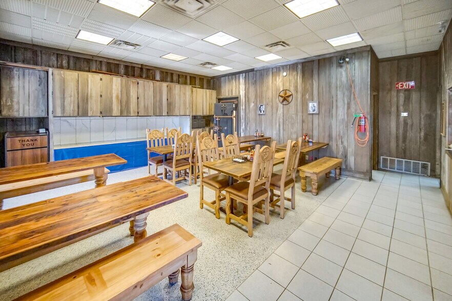 More Photos Of 111 E Dempsey St, Bryson General Retail For Sale