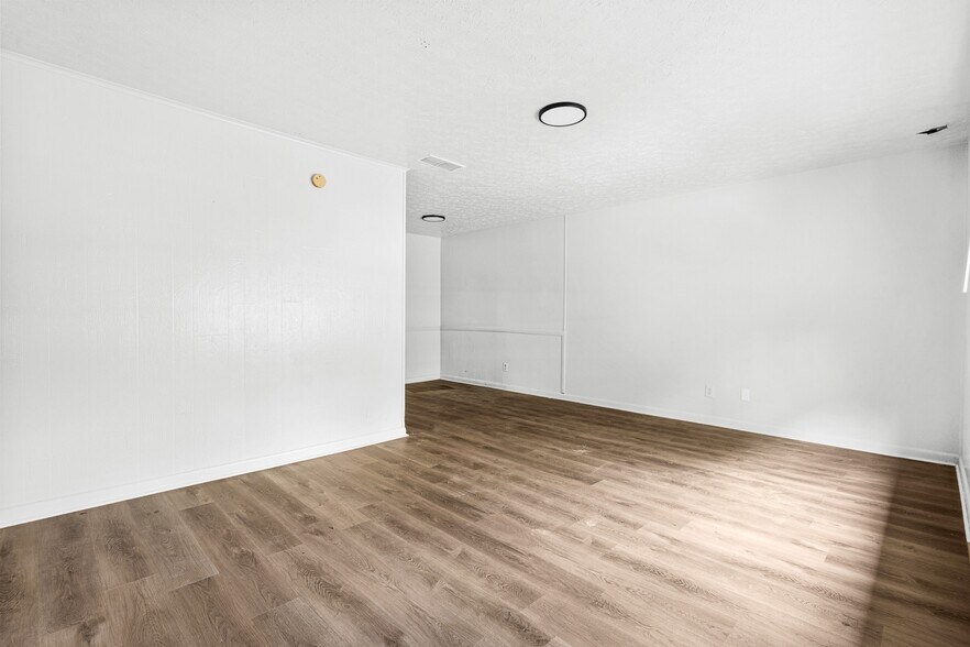 More Photos Of 210 Matthews Ave, Carrollton Apartments For Sale