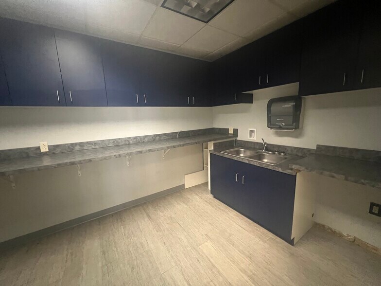 More Photos Of 100 N Stone Ave, Tucson Office Residential For Lease