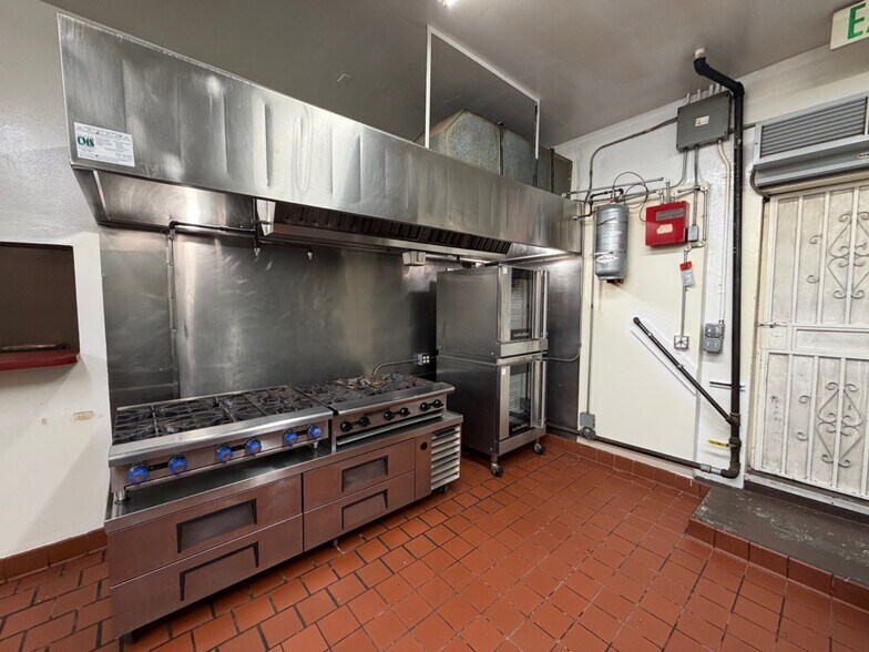 More Photos Of 4161 Beverly Blvd, Los Angeles Restaurant For Lease