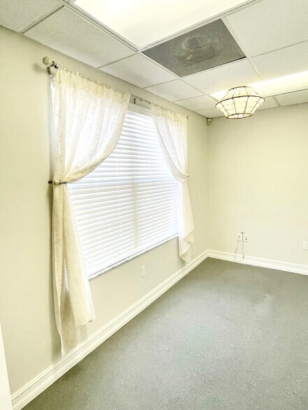 More Photos Of 15750 New Hampshire Ct, Fort Myers Medical For Lease