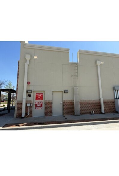 More Photos Of 8555 FM 423, Frisco Storefront For Lease