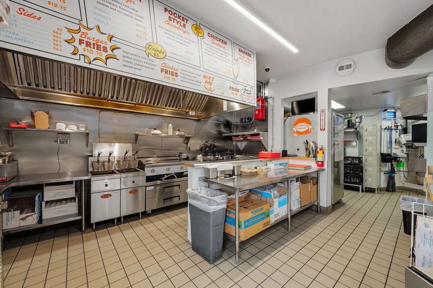 More Photos Of 4017 W Riverside Dr, Burbank Storefront Retail Office For Lease