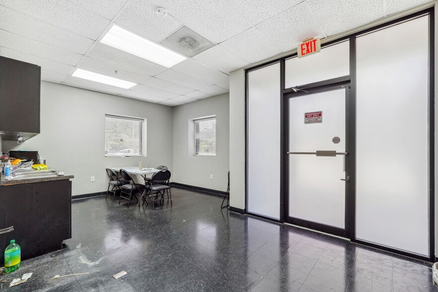 More Photos Of 3760 Peachtree Crest Dr, Duluth Industrial For Sale