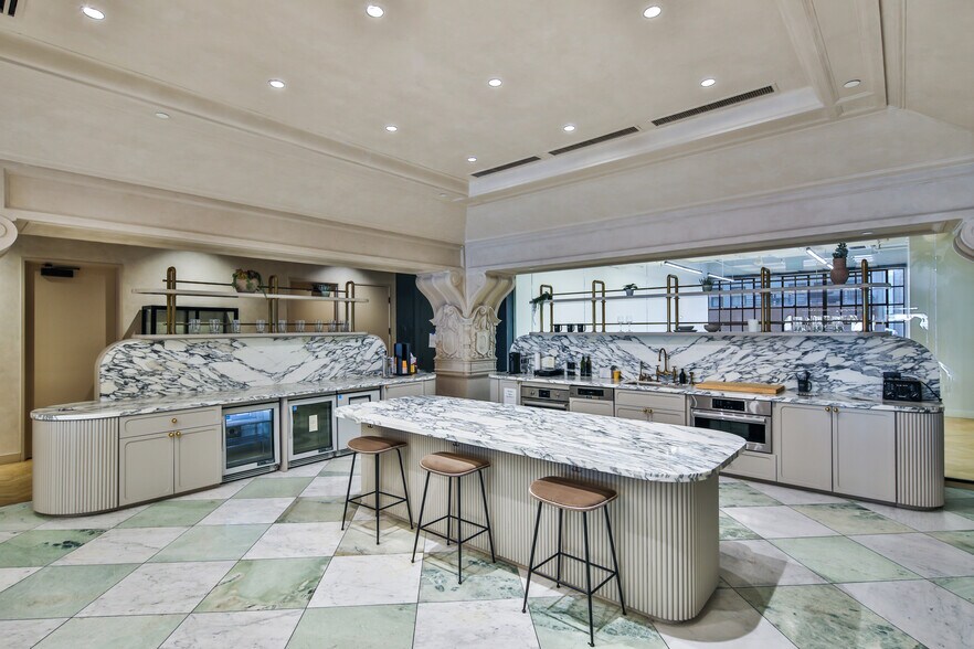 More Photos Of 612 S Broadway, Los Angeles Office For Lease