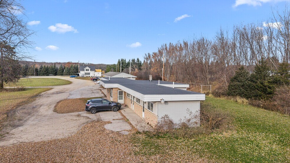 More Photos Of 4991 Arthur Rd, Slinger Hotel For Sale