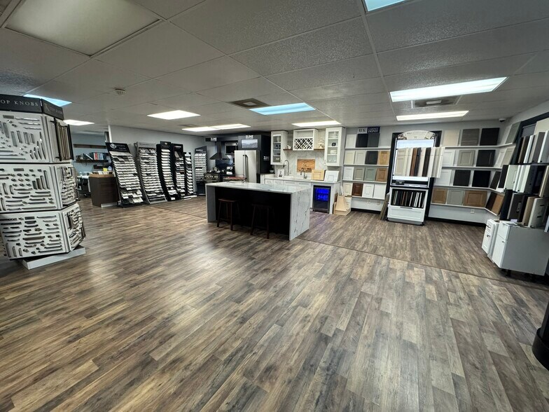 More Photos Of 200-210 Expressway Ct, Virginia Beach Unknown For Lease