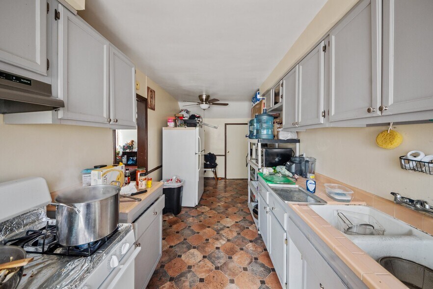 More Photos Of 736 S Gramercy Dr, Los Angeles Apartments For Sale