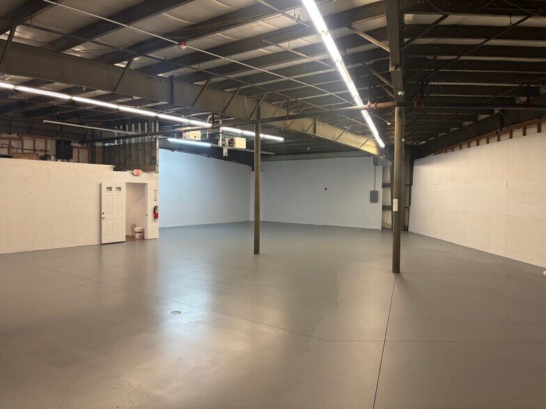 More Photos Of 110 Elm St, Bridgewater Warehouse For Lease