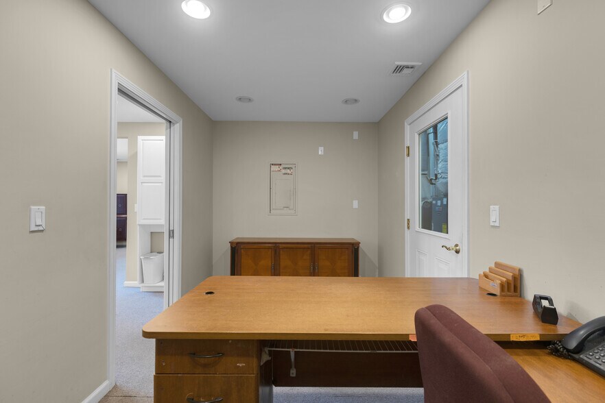 More Photos Of 42 Neal Ct, Plainville Warehouse For Sale