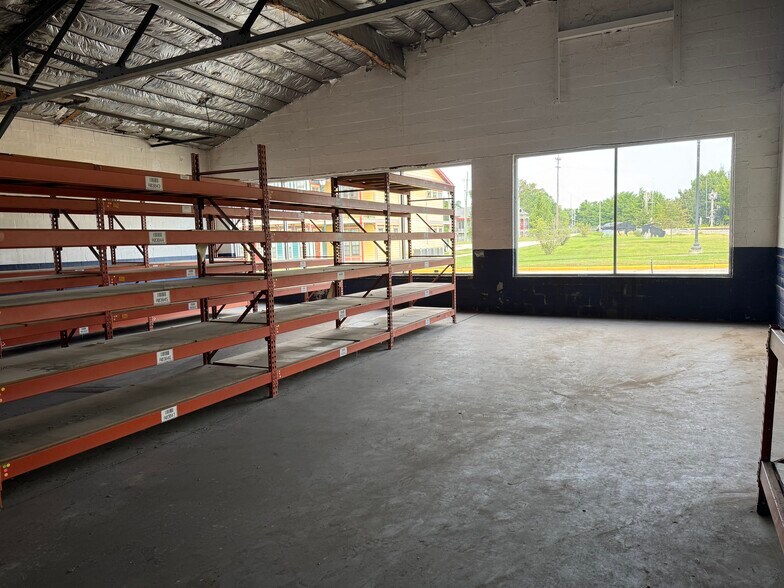 More Photos Of 717 N 2nd St, Vincennes Warehouse For Lease