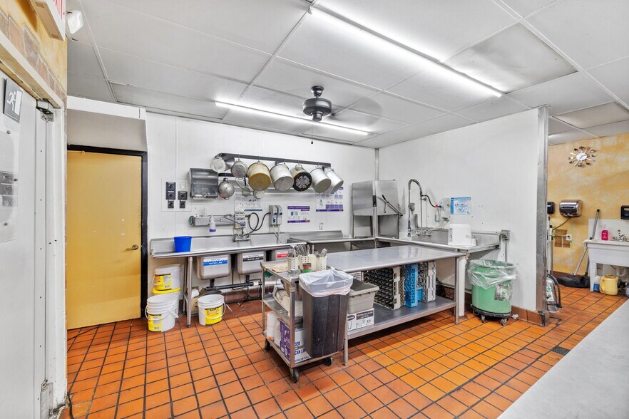 More Photos Of 2001 E Washington St, New Castle Restaurant For Sale