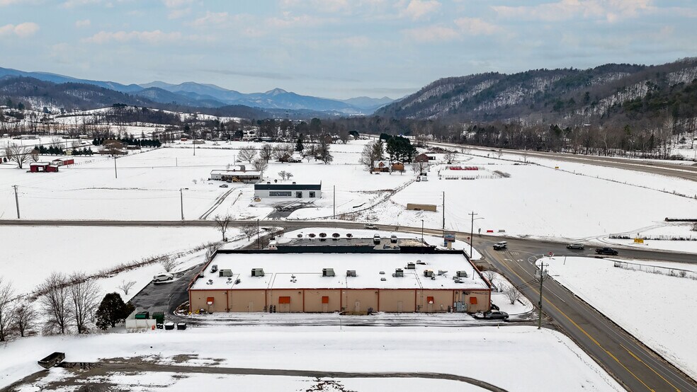 More Photos Of 110 Rocky Bottom Dr, Unicoi Storefront For Lease
