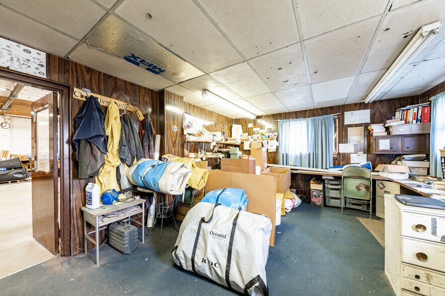 More Photos Of 40 Jennmar Dr, Reedsville Distribution For Sale