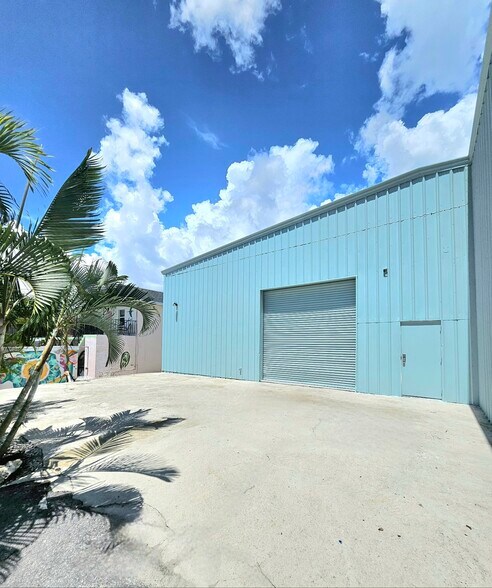 More Photos Of 3270 Bayshore Dr, Naples Freestanding For Sale