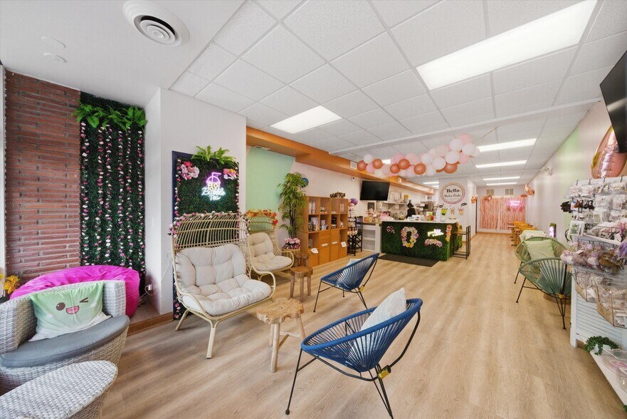 More Photos Of 5337-5353 W Devon Ave, Chicago Storefront Retail Office For Sale