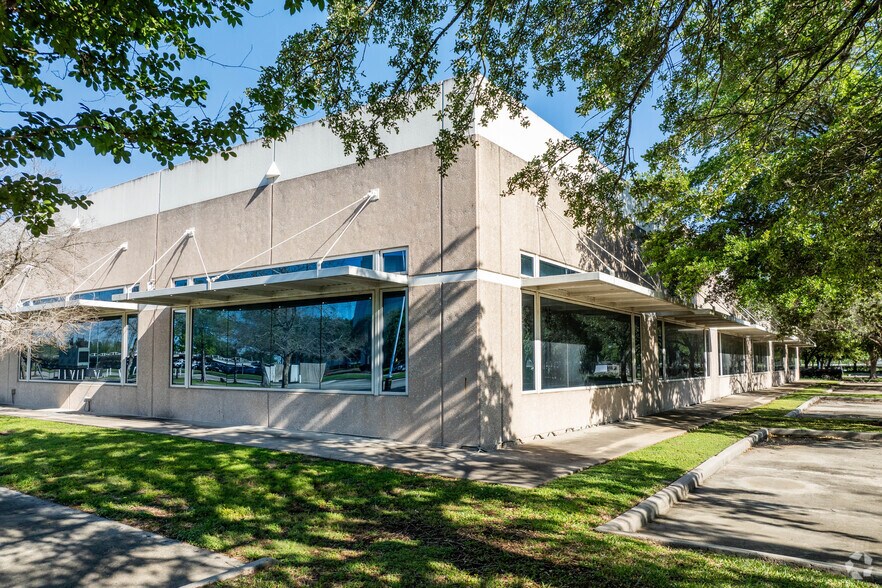 More Photos Of 5800 N Course Dr, Houston Office For Sale