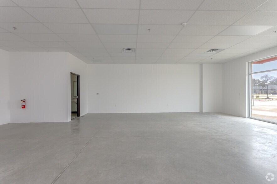 More Photos Of 350 E Buckingham Rd, Richardson Self Storage For Lease