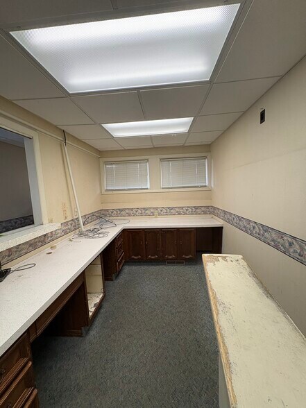 More Photos Of 2017 Sunset Blvd, Steubenville Office For Lease