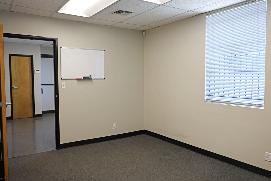 More Photos Of 2815 W Empire Ave, Burbank Warehouse For Lease