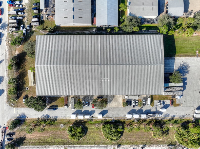 More Photos Of 3531 Old Metro Pky, Fort Myers Distribution For Lease