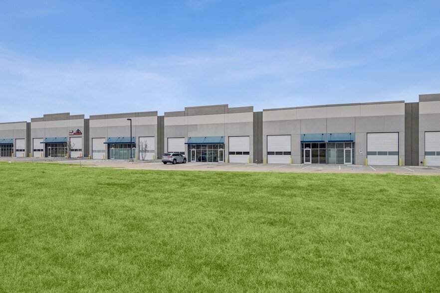 More Photos Of 550 W Round Grove Rd, Lewisville Showroom For Lease