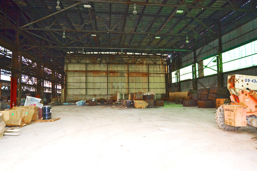 More Photos Of 1001 College St, Madison Manufacturing For Lease
