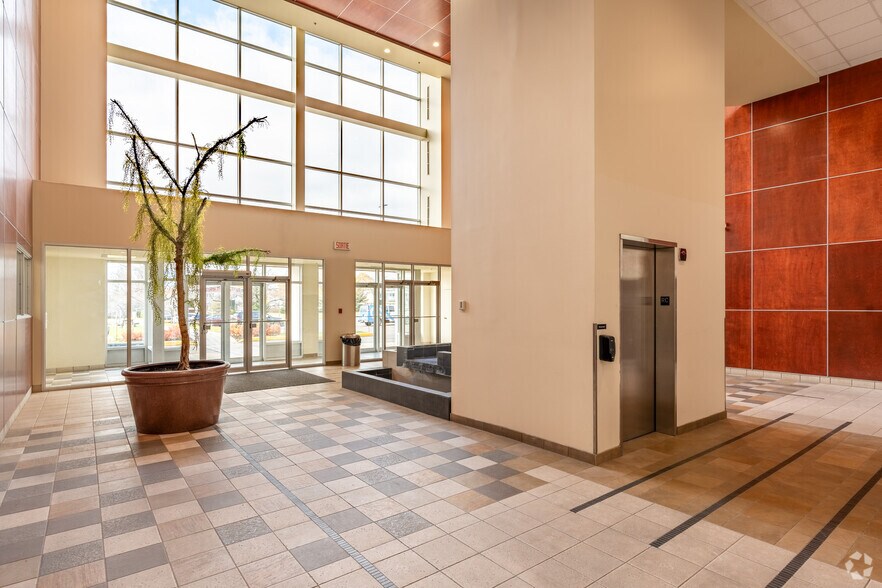 More Photos Of 2800 Av Saint-Jean-Baptiste, Québec Light Distribution For Lease