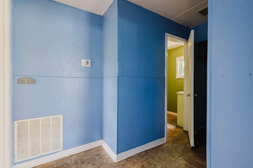 More Photos Of , Lexington Specialty For Sale