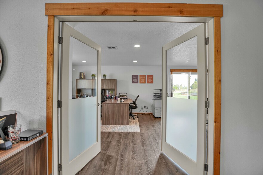 More Photos Of 406 NE 184th St, Ridgefield Office Residential For Lease