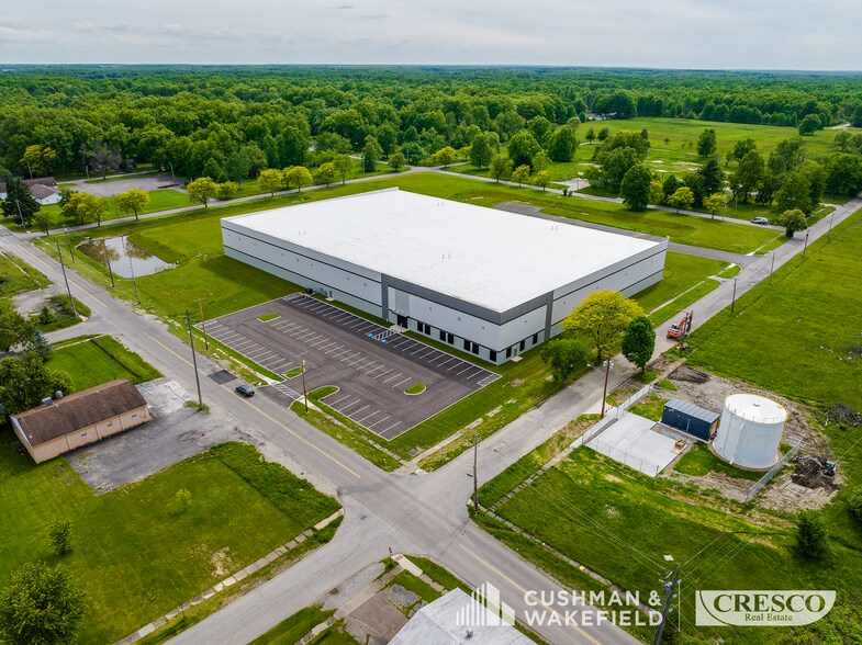 More Photos Of 2001 Victoria St, Warren Distribution For Lease