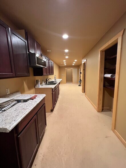 More Photos Of 13616 N 2920 Rd, Dover Warehouse For Sale