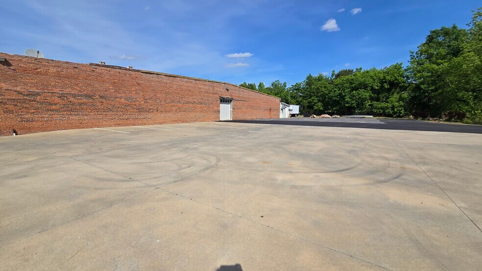 More Photos Of 711 E Rose St, Smithfield Warehouse For Sale