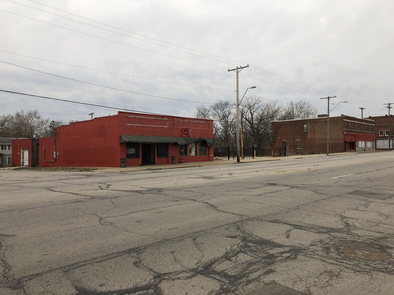 Primary Photo Of 2021 E Truman Rd, Kansas City Restaurant For Sale