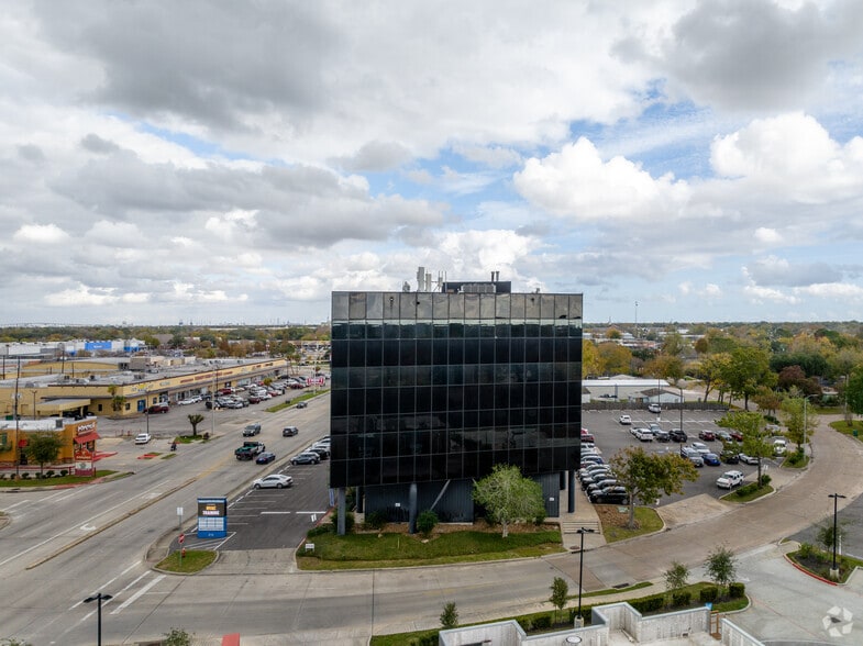 More Photos Of 213 W Southmore Ave, Pasadena Medical For Sale