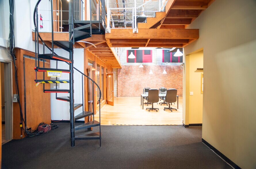 More Photos Of 8950-8956 Ellis Ave, Los Angeles Showroom For Lease