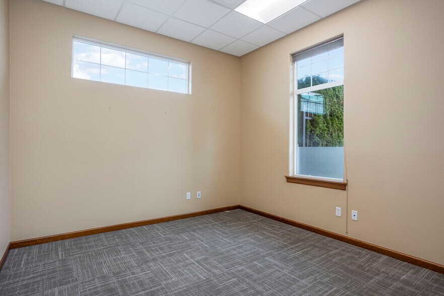 More Photos Of 501 N Quay St, Kennewick Warehouse For Lease