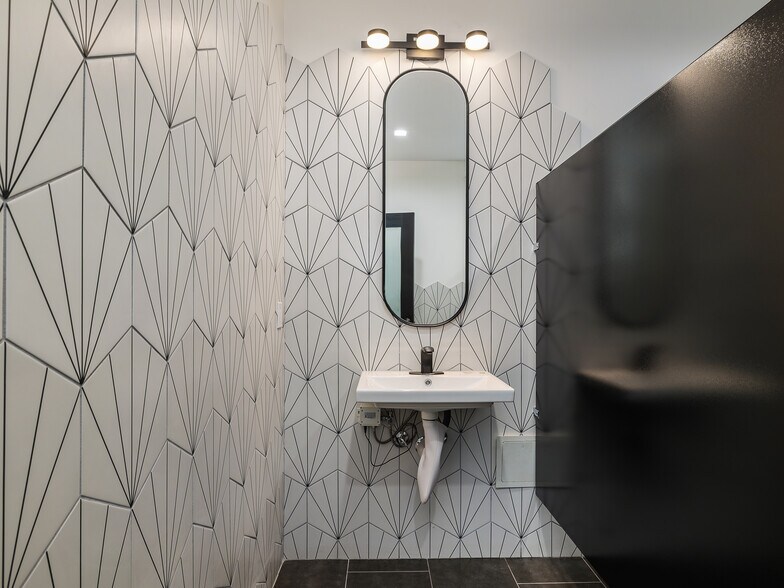 More Photos Of 507 S Douglas St, El Segundo Loft Creative Space For Lease