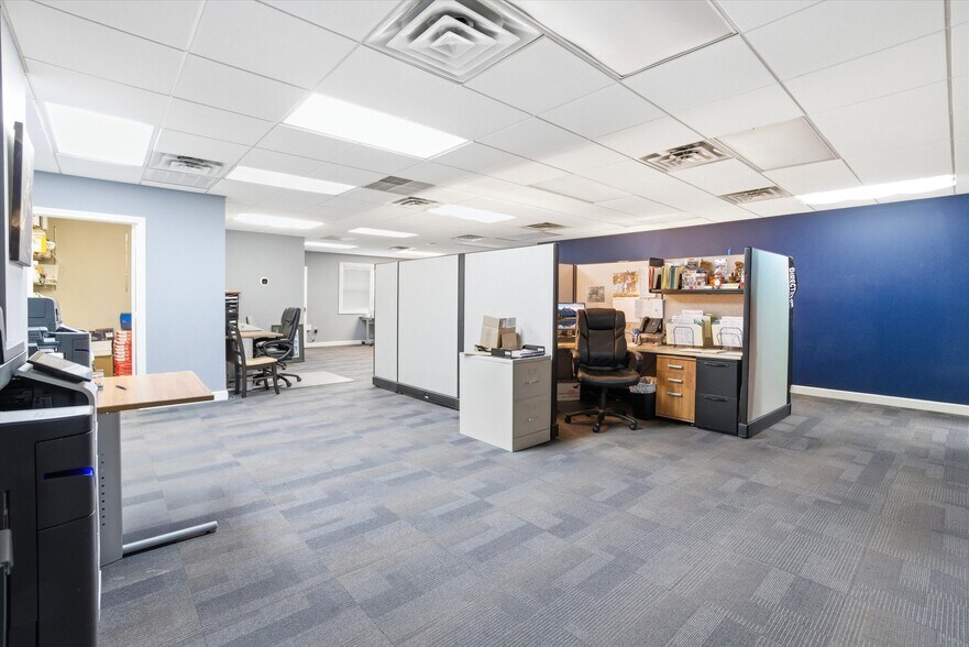 More Photos Of 8 Chestnut Dr, Bedford Office For Sale