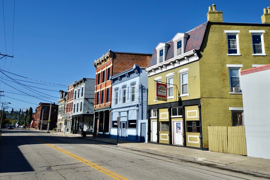 More Photos Of 254 W Pike St, Covington Storefront Retail Residential For Lease